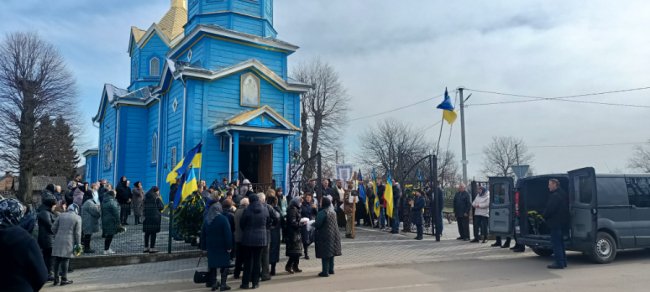 Навіки 44: у селі під Луцьком попрощалися з полеглим Воїном
