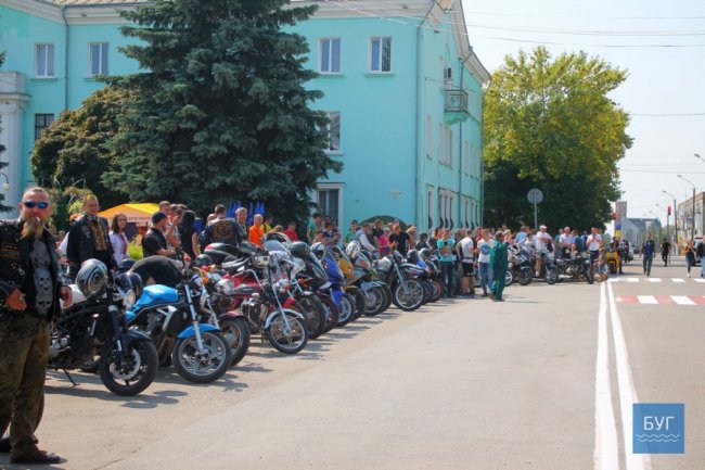Рев моторів і вражаючі трюки: на Волині з'їхалися байкери. ФОТО
