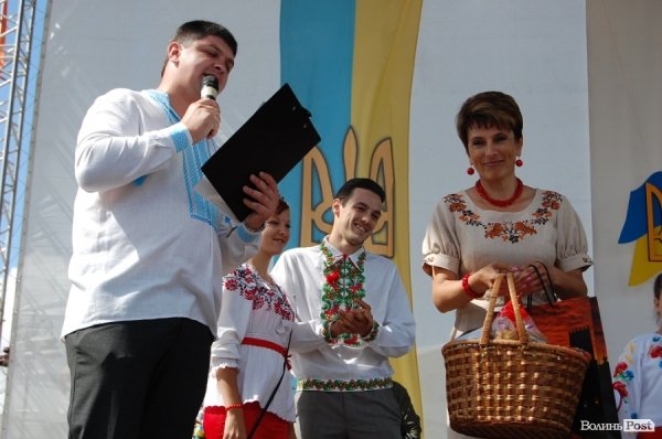 Акція «Українська вишиванка» у Луцьку. ФОТО