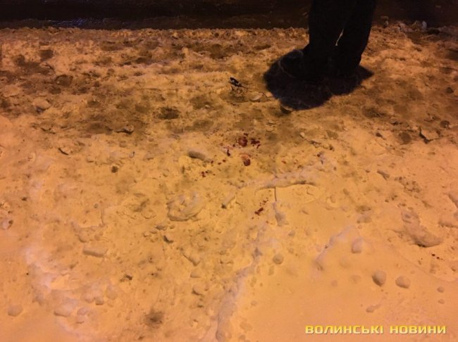 Вечірня аварія в Луцьку: розтрощений «передок» та постраждалий. ФОТО