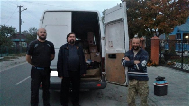 Волинські волонтери повезли допомогу бійцям у зону ООС