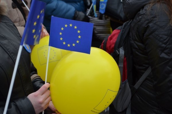 У Луцьку збудували «живий ланцюг» на підтримку євроінтеграції. ФОТО