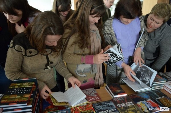  Скандально відомий письменник презентував у Луцьку свою книгу. ФОТО