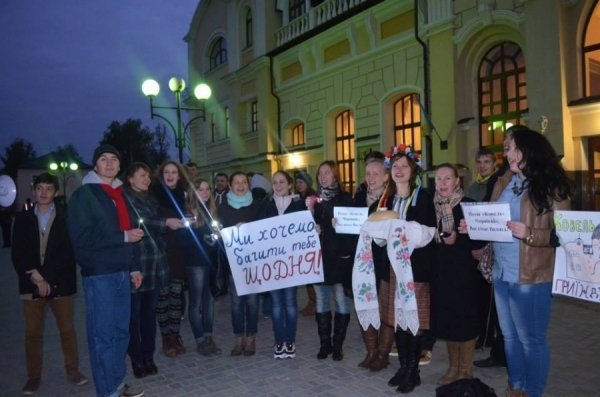 Як у Луцьку зустрічали потяг Ковель - Чернівці