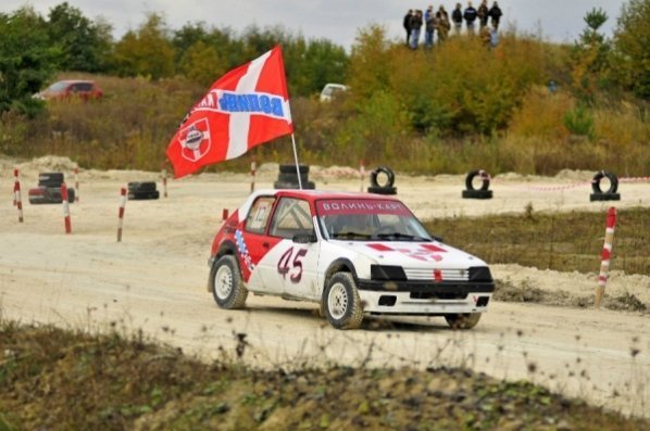 Автомотофестиваль AutoWESTern у селі Дачне під Луцьком