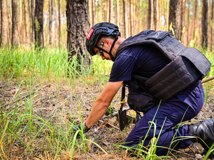Волинські сапери розміновують Чернігівщину та Донеччину
