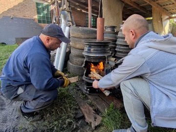 У місті на Волині виготовляють «буржуйки» для військових