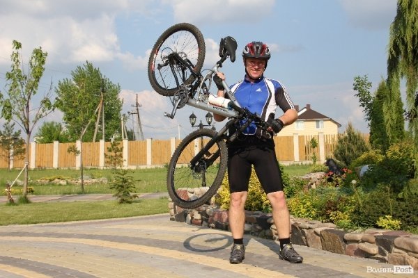 Луцький депутат-багатій «підсів на колеса». ФОТО