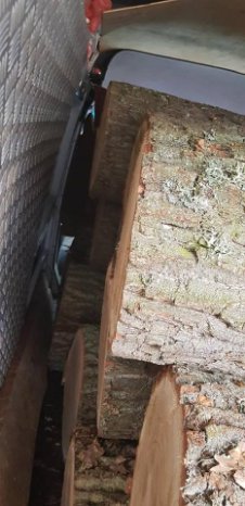 На Волині затримали бус з купою нелегальної деревини. ФОТО