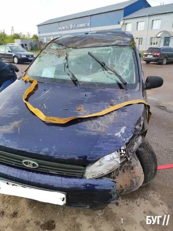 У місті на Волині внаслідок ДТП автівка перевернулася на дах. ФОТО
