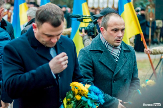 Квіти, сльози і свічки: у День Гідності та Свободи лучани вшанували пам'ять полеглих