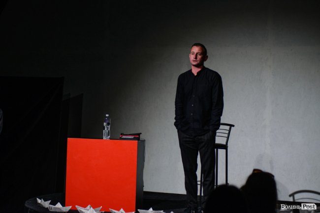 Жадан у Луцьку: про культуру як зброю, заздрість котам і «щастя, яке не оминеш»