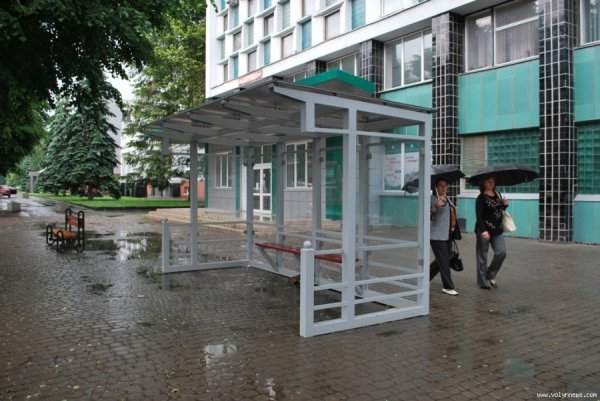 Луцька зупинка змінила «обличчя». ФОТО