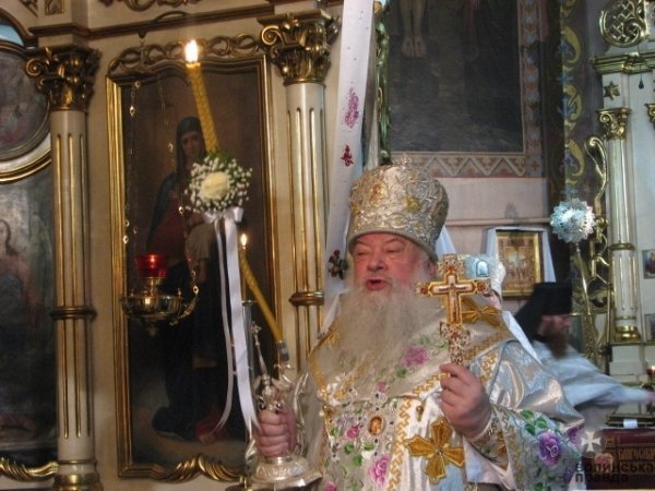 До Луцька привезли Благодатний вогонь. ФОТО