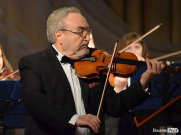 Керівник оркестру «Кантабіле» став почесним лучанином