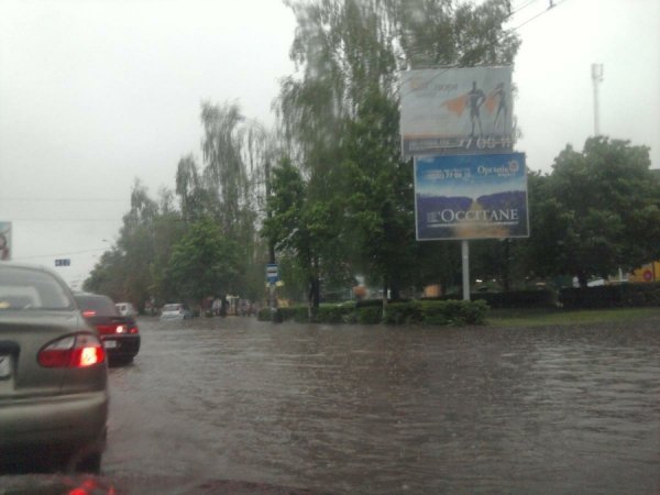 Як «плавав» Луцьк. ФОТО. ВІДЕО