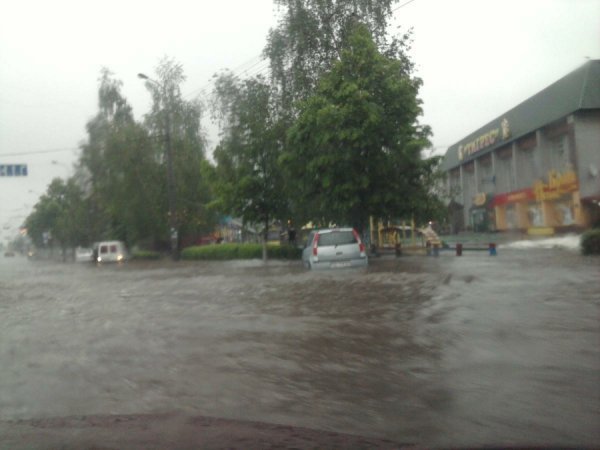 Як «плавав» Луцьк. ФОТО. ВІДЕО