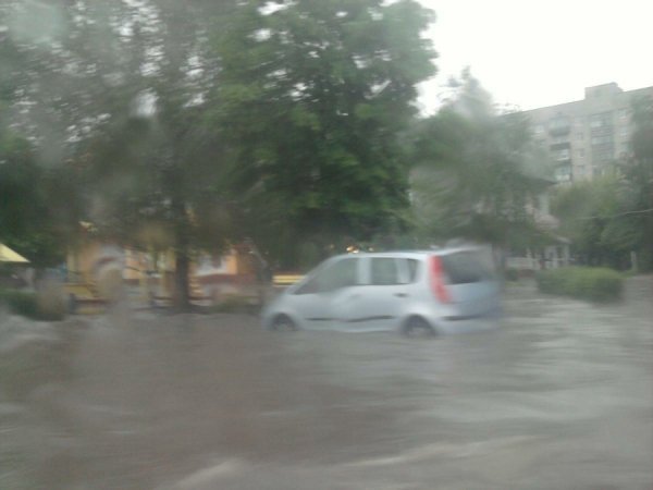 Як «плавав» Луцьк. ФОТО. ВІДЕО