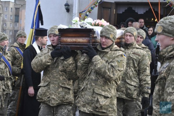 У Нововолинську попрощалися з бійцем «Азову» Василем Касьяном. ФОТО