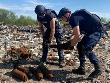 Як волинські піротехніки розміновують Донеччину. ФОТО