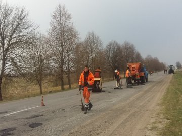 Де на Волині «латають» дороги
