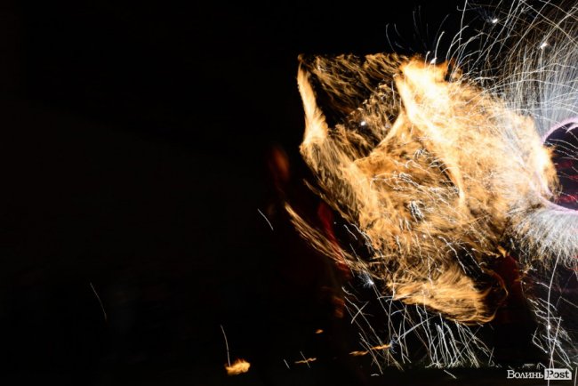Вогонь у лініях і візерунках із «Ночі у Луцькому замку». ФОТО
