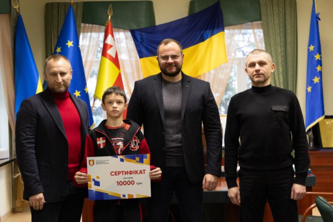 У Луцьку нагородили школяра, який побив світовий рекорд