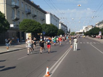Під час благодійного забігу «Біжу за «Азовсталь» у Луцьку зібрали майже 25 тисяч гривень
