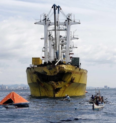 На Філіппінах паром із 870 пасажирами потонув за півгодини. ФОТО