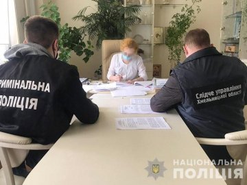 Продали дитину як товар: у пологовому будинку Хмельницького викрили схему торгівлі людьми
