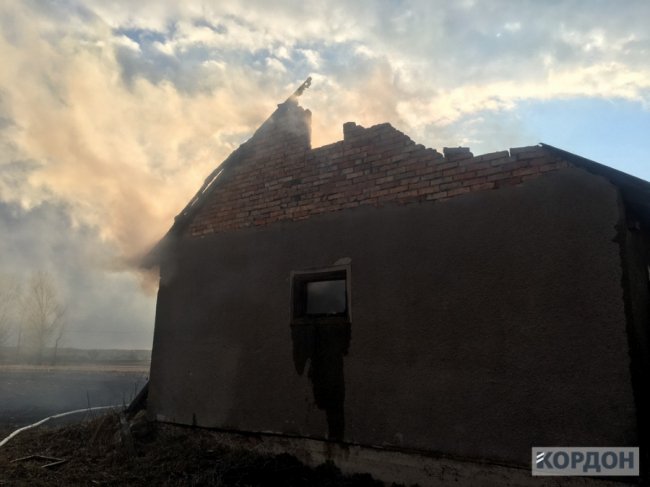 У селі на Волині вогонь знищив господарську будівлю. ФОТО