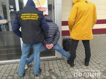 У Луцьку «на гарячому» затримали 19-річного продавця амфетаміну