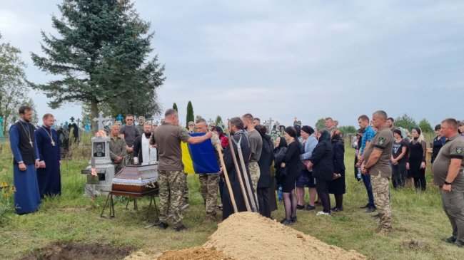 На Волині попрощалися з бойовим медиком, 56-річним Героєм Віктором Буштером