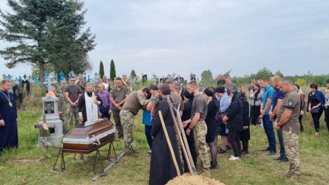 На Волині попрощалися з бойовим медиком, 56-річним Героєм Віктором Буштером