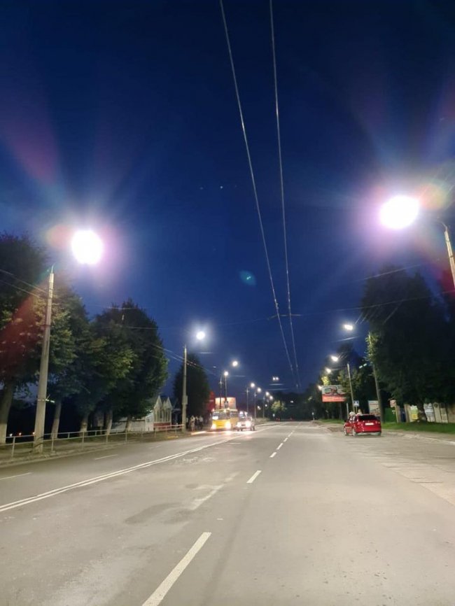 На одній з луцьких вулиць замінили зовнішнє освітлення. ФОТО