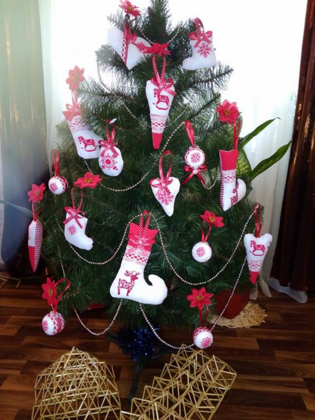 Волинська майстриня створює унікальні новорічні прикраси. ФОТО