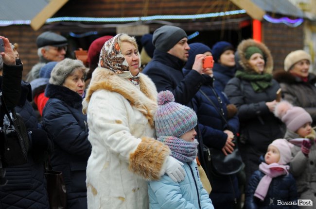 Обличчя різдвяних гулянь у центрі Луцька. ФОТО