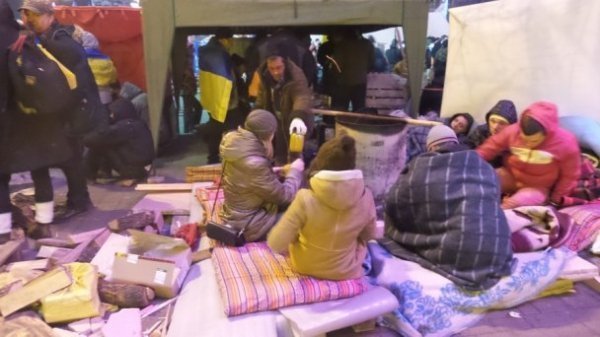 Будні штабу Євромайдану в Києві. ФОТО