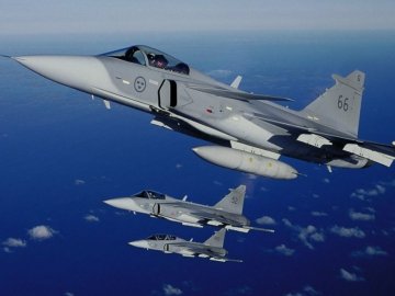 Швеція планує спорядити Україні літаки Gripen, – Politico