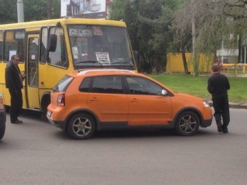 Аварія  у Луцьку: маршрутка в'їхала у Volkswagen 