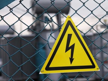 Волинянин хотів полагодити електромережу і отримав удар струмом у 10 тисяч вольт