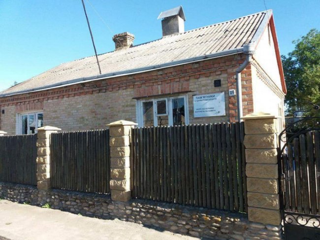 Розливають у пляшки і продають: у Луцьку зловили «сурогатчиків»