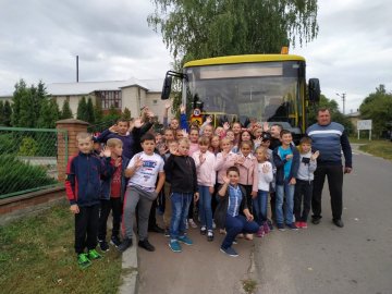 Школі під Луцьком купили новий автобус. ФОТО