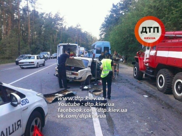 Масштабна ДТП у Києві: 6 людей постраждали. ФОТО