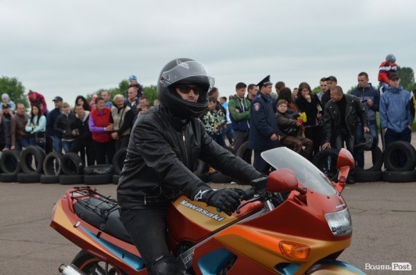 Поблизу Луцька відбулись показові заїзди мотоциклістів. ФОТО