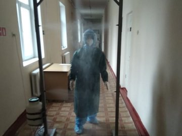 У Любомльській лікарні придбали дві дезінфекційні рамки для медпрацівників