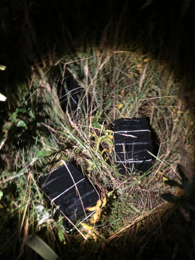 Новітня контрабанда: невідомі хотіли переправити сигарети до Польщі на квадрокоптері