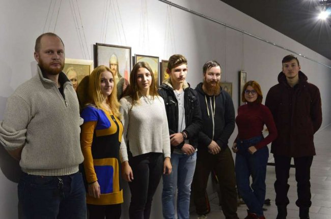 У Луцьку – незвична виставка про українських воїнів. ФОТО