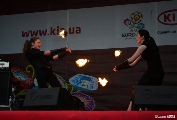 Подивитися на Дзідзьо прийшли сотні лучан. ФОТО