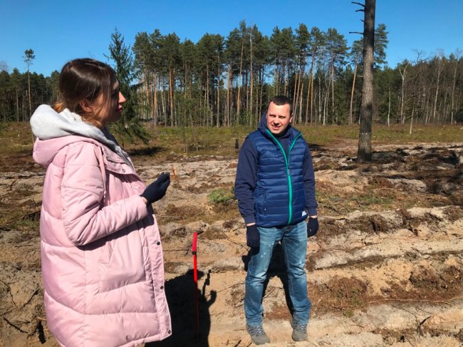 Користь для довкілля і «тімбілдингу»: фірма з Луцька у вихідний висадила гектар лісу. ФОТО